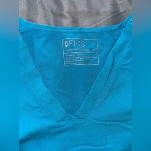 Figs Pacific Blue Casma Three-Pocket Scrub Top